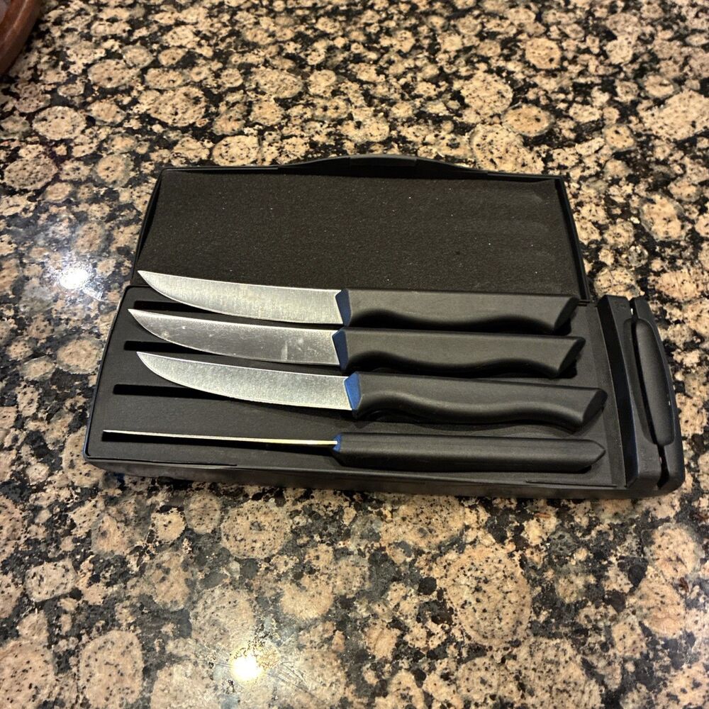 Pampered Chef Steak Knife Set #1035 4 Knives Original Case & Built In Sharpener